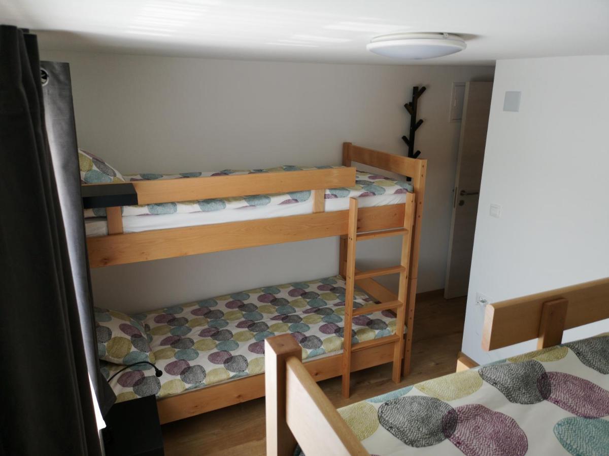 Mega Hostel Крапина Екстер'єр фото